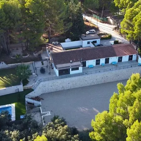 منزل ريفي La Colina De Charly